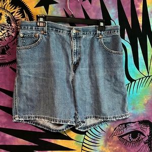 Women’s size 14 Levi’s 550 Jean shorts